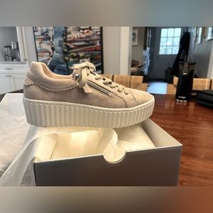 Beautiful Suede Gabor Platform Suede Tan Sneakers with Zippers . Brand New